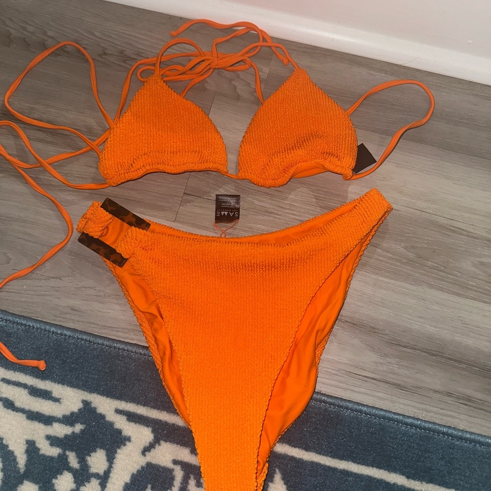 same bikini set! worn once!!
top small, bottoms medium